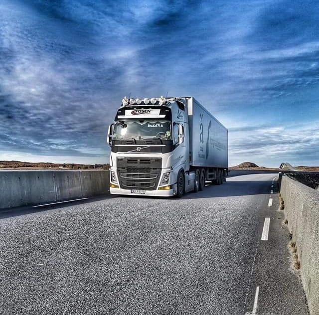 Lastebilen til Lerstadgrind Transport AS